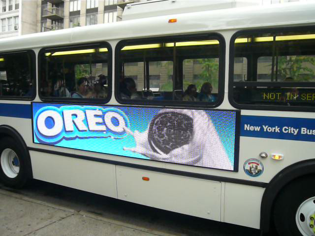 Các kiểu quảng cáo xe bus chỉ có ở nước ngoài