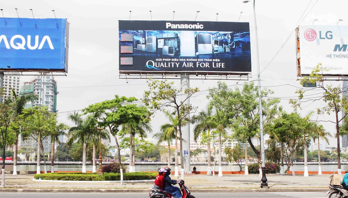 Hình ảnh biển quảng cáo ngoài trời ở Đà Nẵng