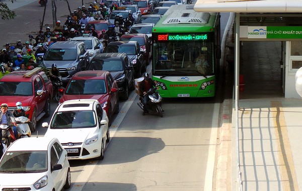 Giải trình của TP Hà Nội về mức giá đầu tư cho xe bus nhanh BRT
