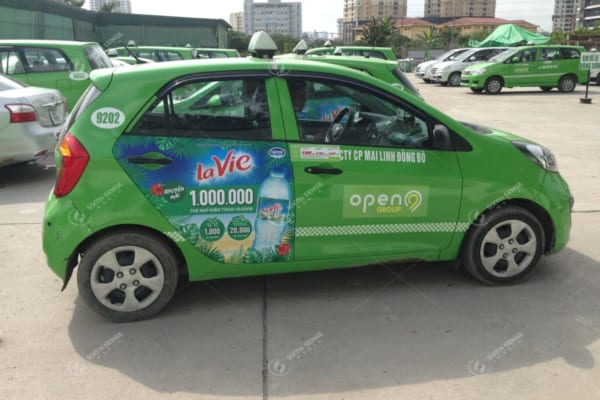 Nước khoáng thiên nhiên La vie quảng cáo taxi Open 99 tại Hà Nội