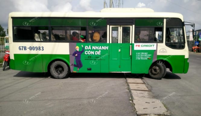 FE CREDIT quảng cáo trên xe buýt tại Hà Nội