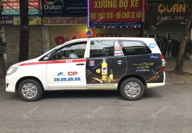 Quảng cáo trên taxi 7 chỗ Group tại Hà Nội - Thương hiệu Simply