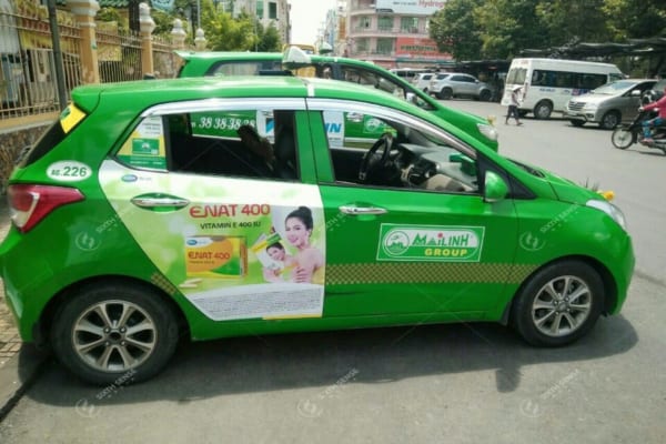 Quảng cáo trên xe taxi ở Bắc Ninh