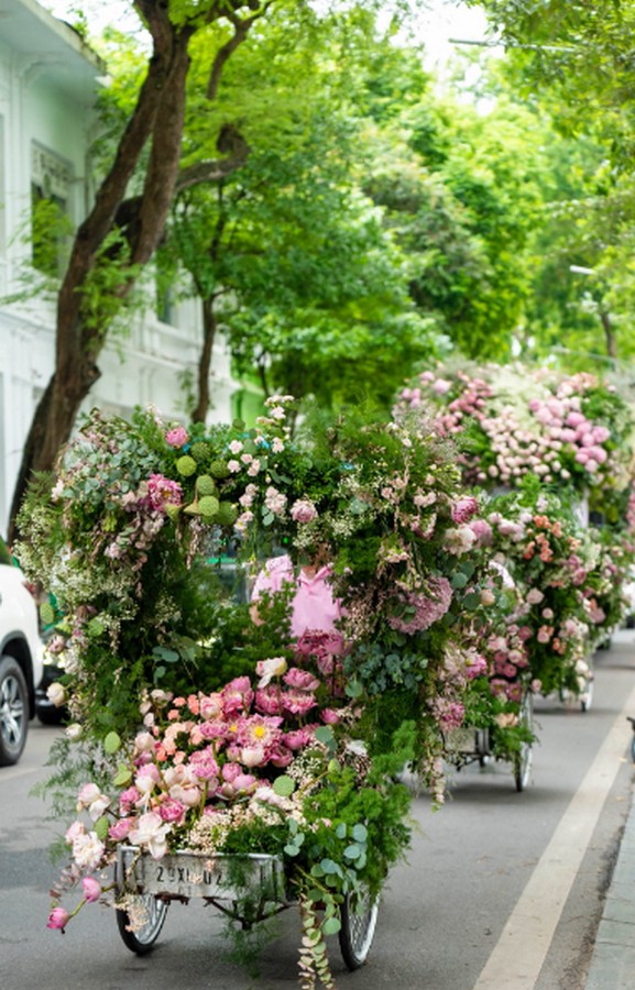 Ecopark tiếp tục tổ chức roadshow mang hoa đi khắp Hà Nội