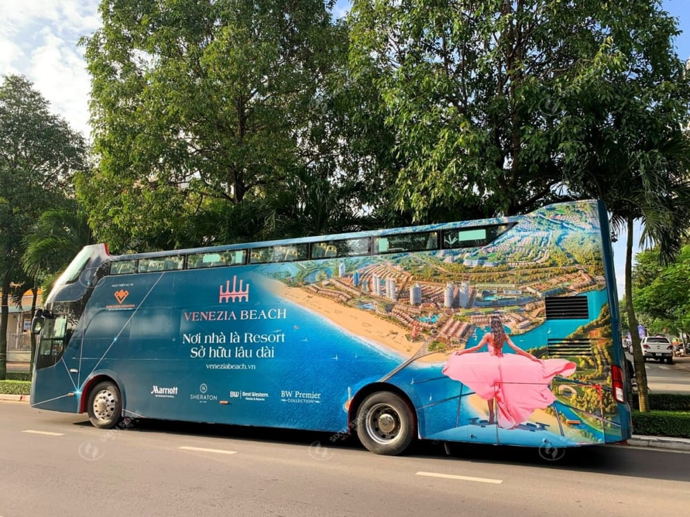 Roadshow xe bus 2 tầng ấn tượng của Venezia Beach Hồ Tràm tại Biên Hòa