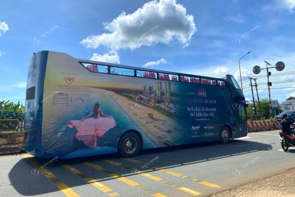 Roadshow xe bus 2 tầng ấn tượng của Venezia Beach Hồ Tràm tại Long Khánh