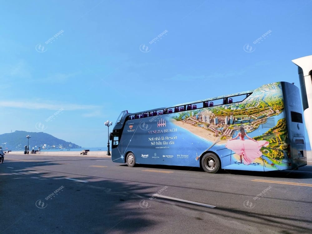 Roadshow xe bus 2 tầng ấn tượng của Venezia Beach Hồ Tràm tại Vũng Tàu