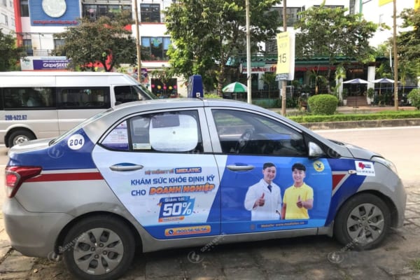 Quảng cáo trên taxi G7 về ưu đãi gói khám sức khỏe ở Medlatec
