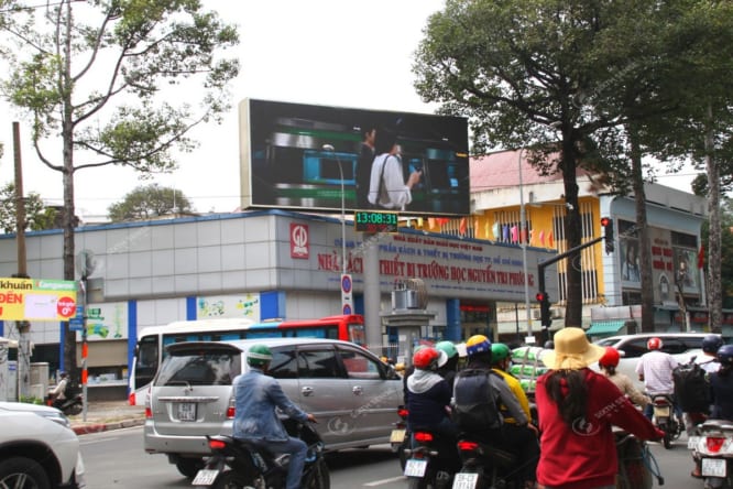 Màn hình LED quảng cáo ngoài trời của CSAGA về chống xâm hại tình dục