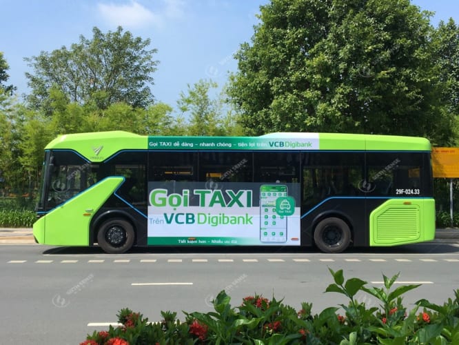 Quảng cáo trên xe buýt điện VinBus cho dịch vụ “Gọi Taxi”