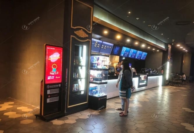 Quảng cáo tại trạm sạc nhanh trong Lotte Cinema