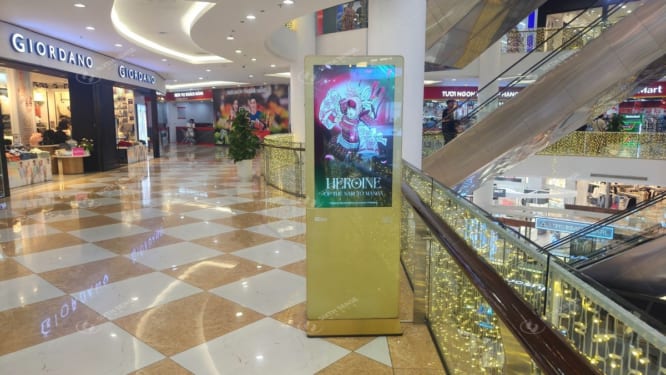 Project chúc mừng sinh nhật Haruno Sakura trên standee LCD