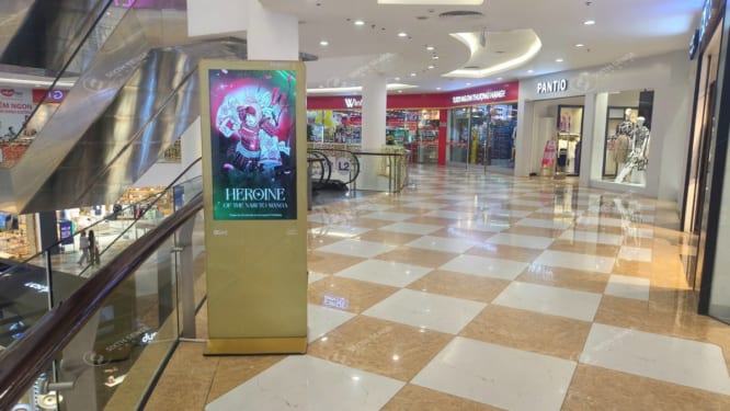 Project chúc mừng sinh nhật Haruno Sakura trên standee LCD