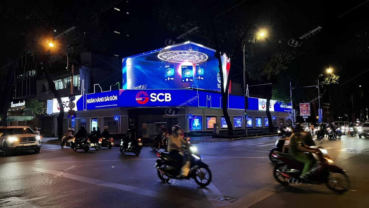 Vị trí màn hình LED ảnh hưởng trực tiếp đến chi phí quảng cáo dựa trên lưu lượng, tầm nhìn và đặc điểm khách hàng khu vực