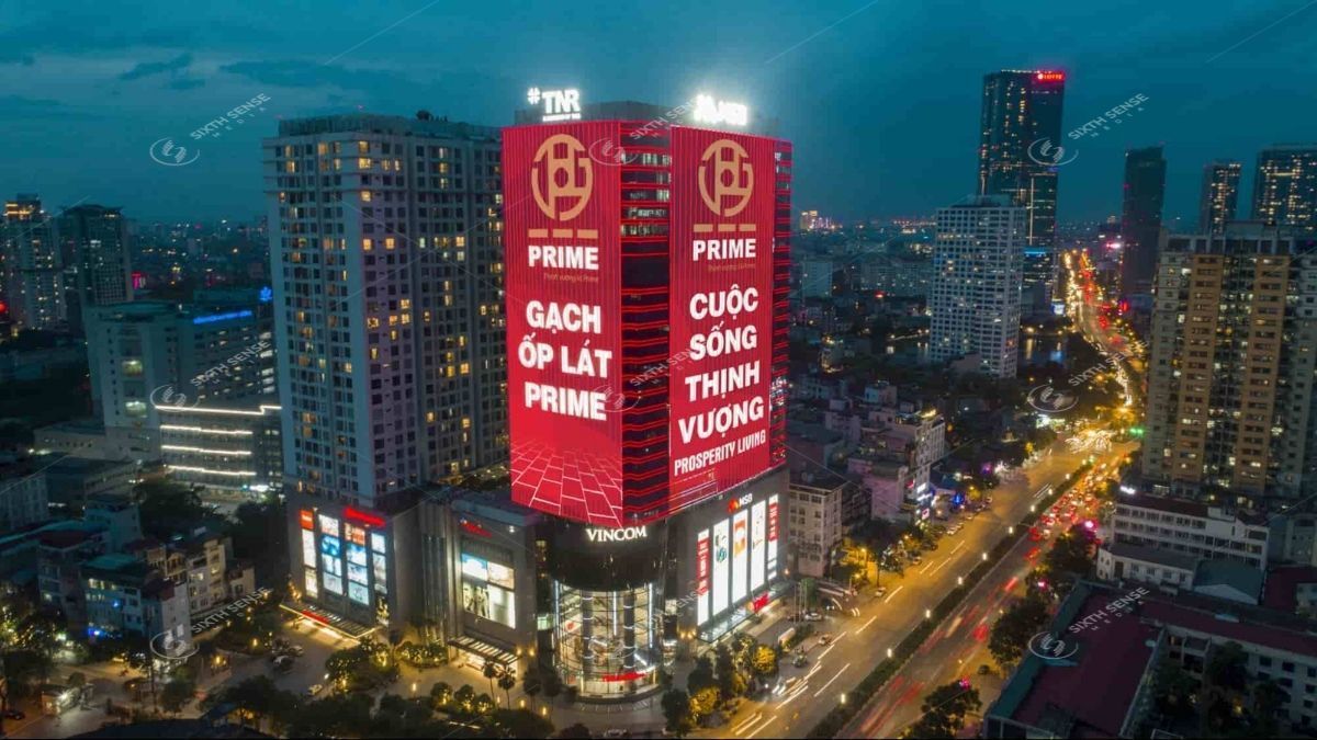 Quảng cáo màn hình LED ngoài trời kết hợp Digital Marketing giúp thương hiệu đồng bộ thông điệp và mở rộng điểm chạm với khách hàng