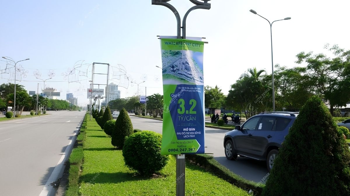 Phướn Quảng Cáo Là Gì? 6 Cách Treo Banner, Phướn, Băng Rôn Hiệu Quả 13 Banner, phướn và băng rôn được bố trí ở kích thước và độ cao phù hợp với không gian treo