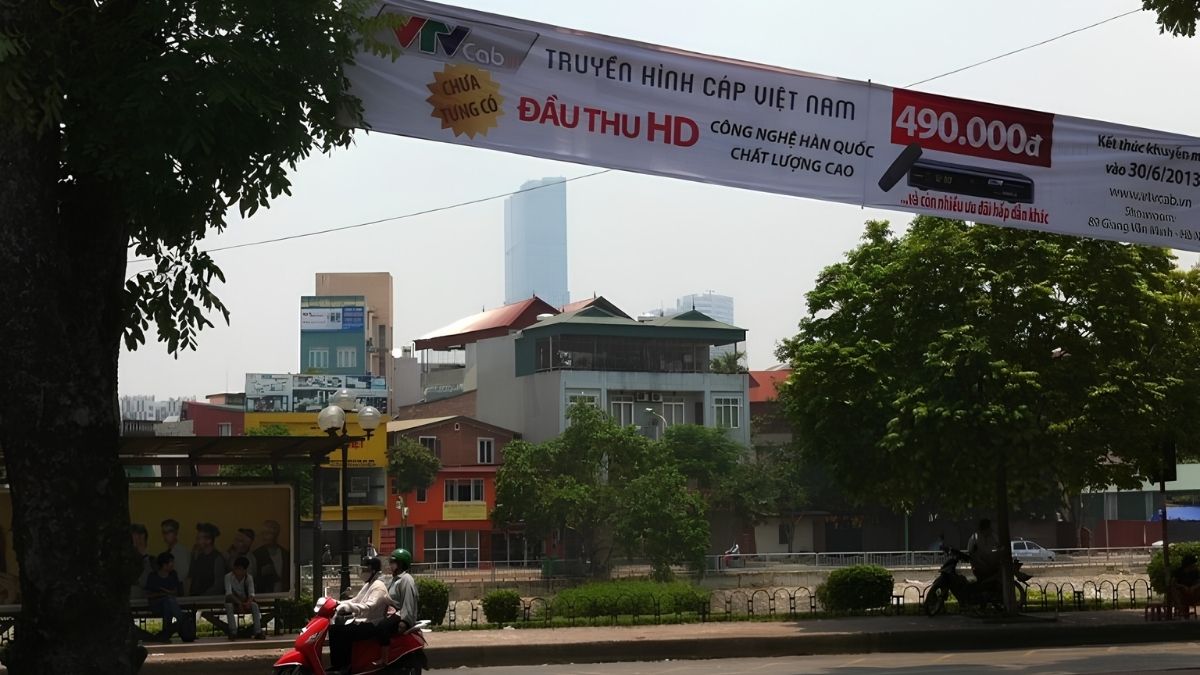 Phướn Quảng Cáo Là Gì? 6 Cách Treo Banner, Phướn, Băng Rôn Hiệu Quả 15 Bố trí phướn theo cụm tạo hiệu ứng đồng bộ và tăng tần suất xuất hiện của thương hiệu