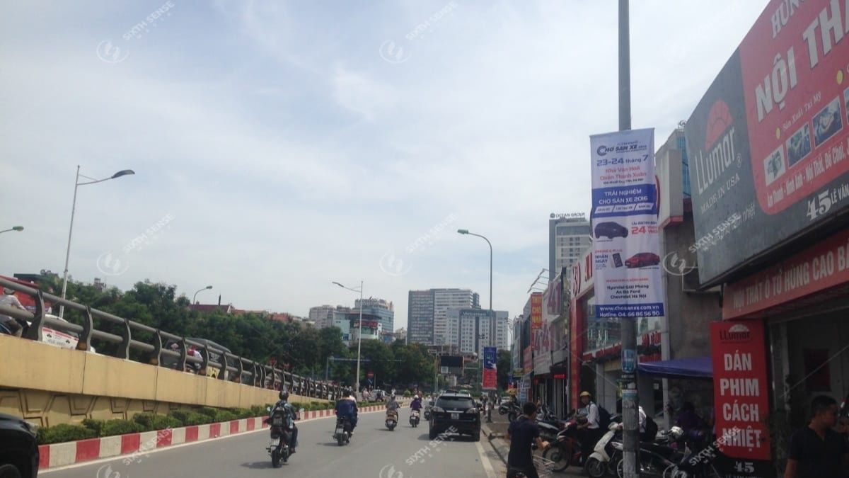 Phướn Quảng Cáo Là Gì? 6 Cách Treo Banner, Phướn, Băng Rôn Hiệu Quả 16 Kiểm tra nội dung và thiết kế trước khi treo để đảm bảo thông tin hiển thị rõ ràng, chính xác