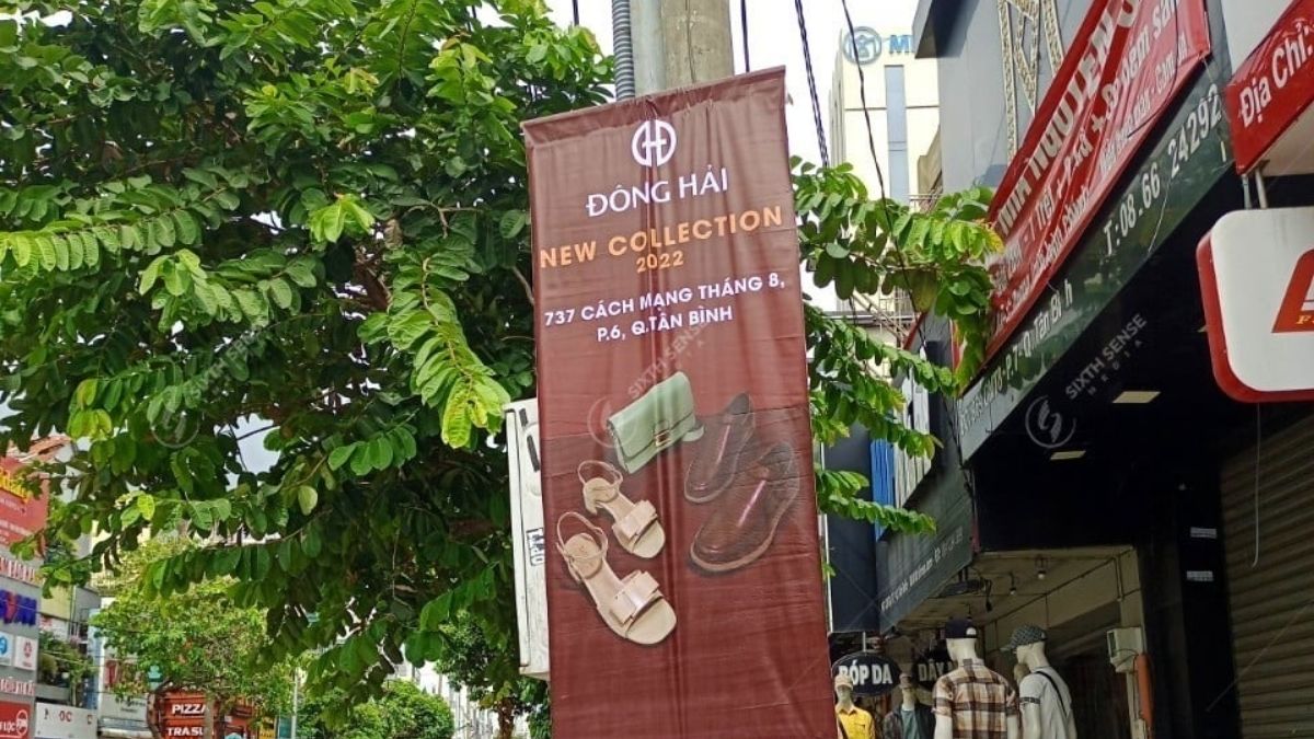 Phướn Quảng Cáo Là Gì? 6 Cách Treo Banner, Phướn, Băng Rôn Hiệu Quả 2 Treo phướn quảng cáo theo cụm giúp tăng độ phủ và tạo hiệu ứng nhận diện thương hiệu