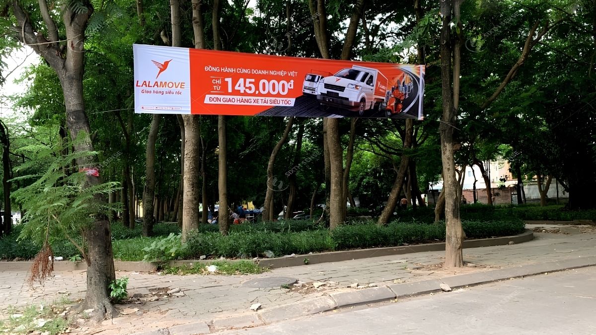 Phướn Quảng Cáo Là Gì? 6 Cách Treo Banner, Phướn, Băng Rôn Hiệu Quả 5 Phân loại phướn quảng cáo theo kích thước và hình thức phướn ngang, phướn dọc (Nguồn dự án SSM)