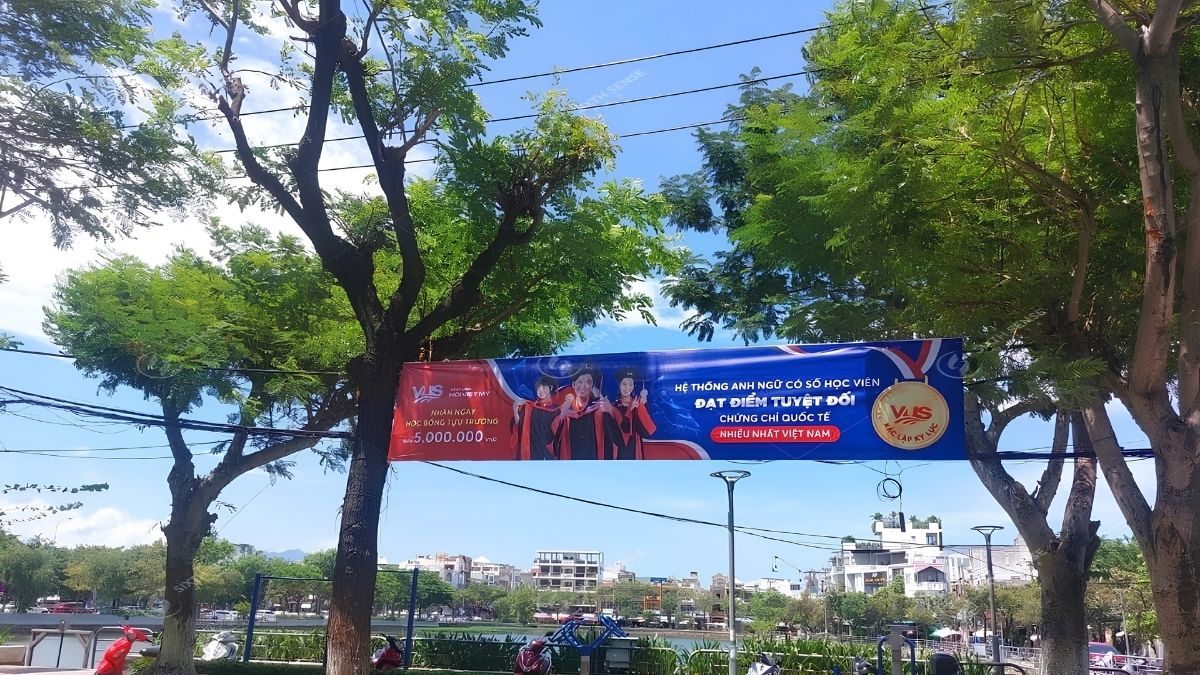 Phướn Quảng Cáo Là Gì? 6 Cách Treo Banner, Phướn, Băng Rôn Hiệu Quả 6 Phân loại phướn quảng cáo theo kỹ thuật in, phù hợp với từng nhu cầu sử dụng (Nguồn dự án SSM)