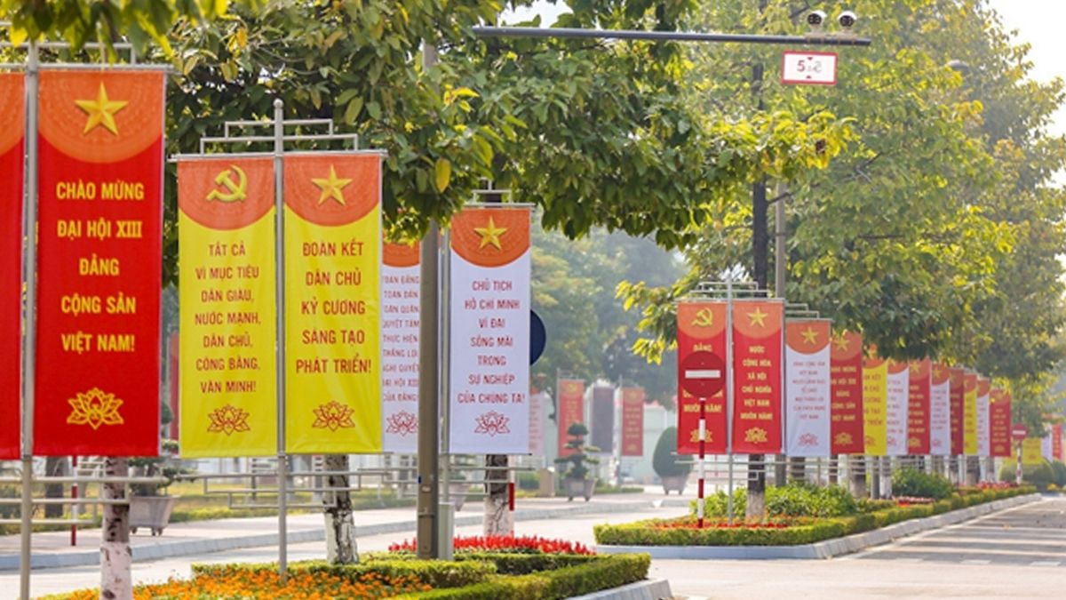 Phướn Là Gì? Các Loại, Kích Thước Và Chất Liệu Của Phướn Quảng Cáo 14 Tổng hợp các mẫu cờ phướn phù hợp cho quảng bá thương hiệu, sản phẩm, sự kiện, khai trương và chương trình khuyến mãi. (Nguồn: SSM)