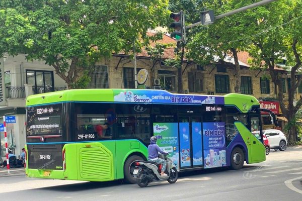 Quảng cáo xe bus điện VinBus “chở” Bemom đi khắp Hà Nội