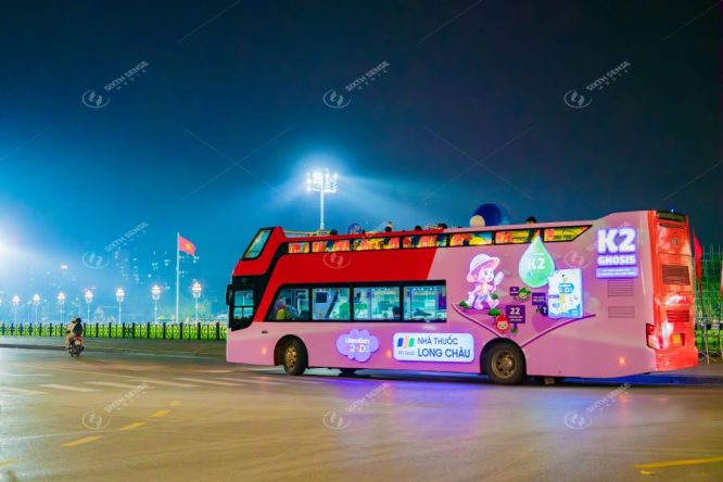 Quảng cáo hộp đèn 3D trên bus 2 tầng nổi bật
